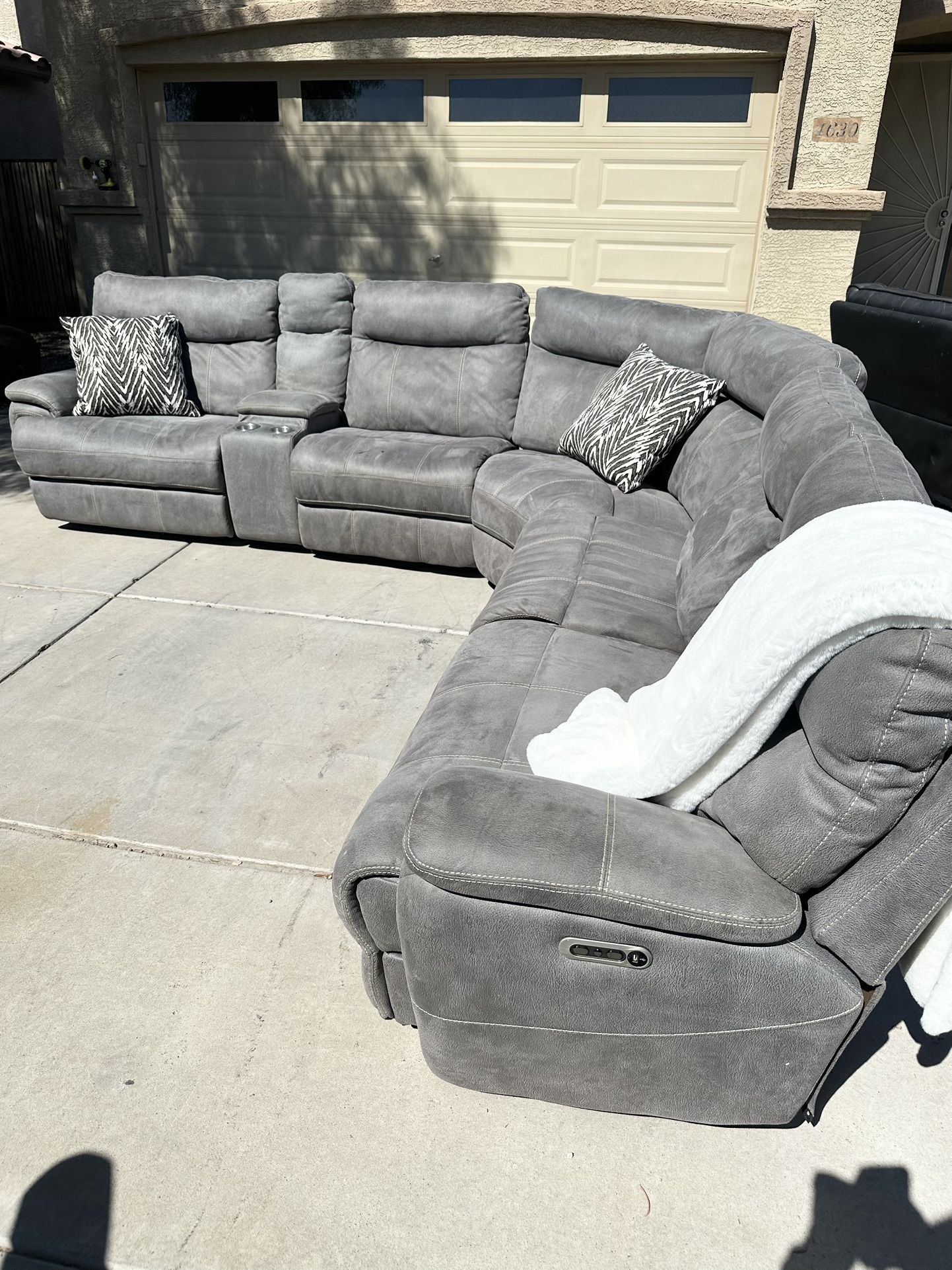 Power Reclining Sectional-FREE DELIVERY 🚚
