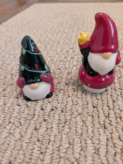 Gnome Holiday Salt And Pepper Shakers -NEW