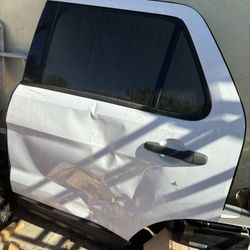 Ford Explorer 2013 Door Panel And Fender 