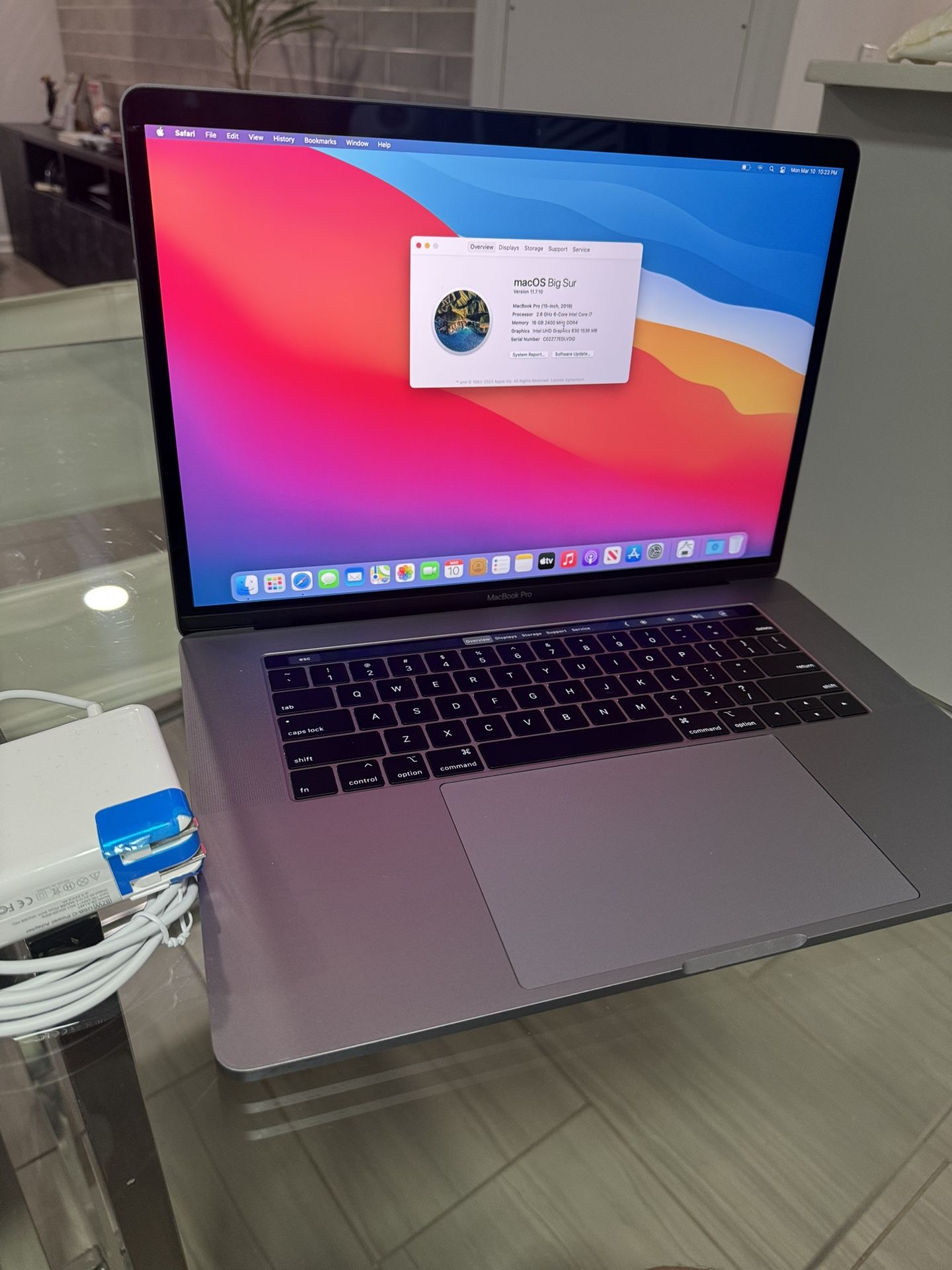 Macbook Pro 2019 15 inch touch bar