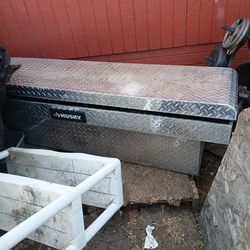 Husky metal toolbox