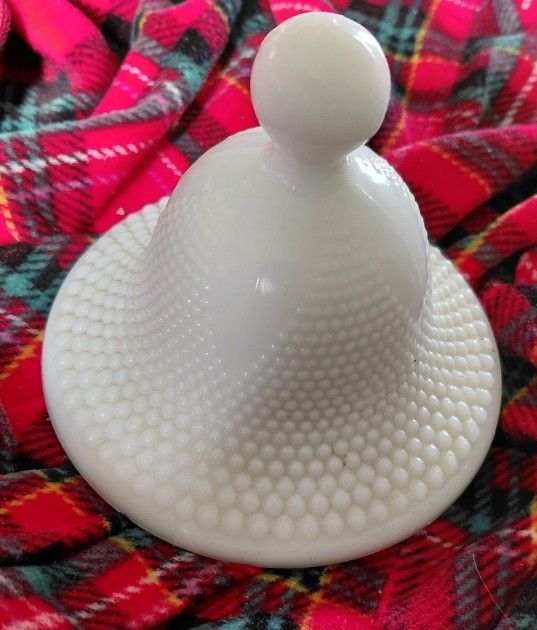 L.E. SMITH MILK GLASS HOBNAIL LID