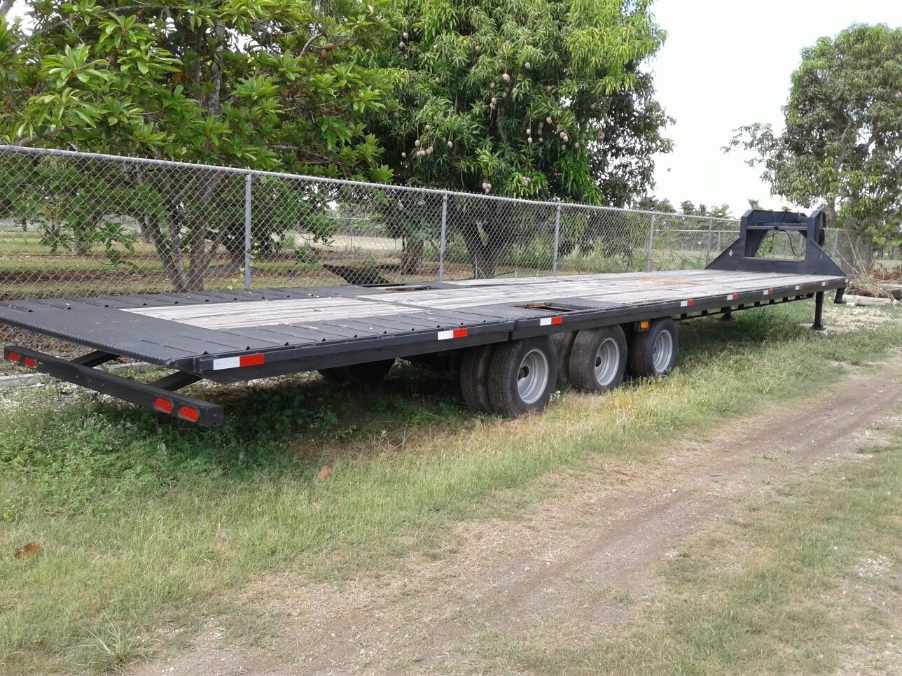 Torino trailer 2014 three axle trailer I nodded in the front and high Nautica in the back