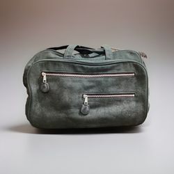 Vintage green  shoulder travel/ book  bag quite unique. Check it out.