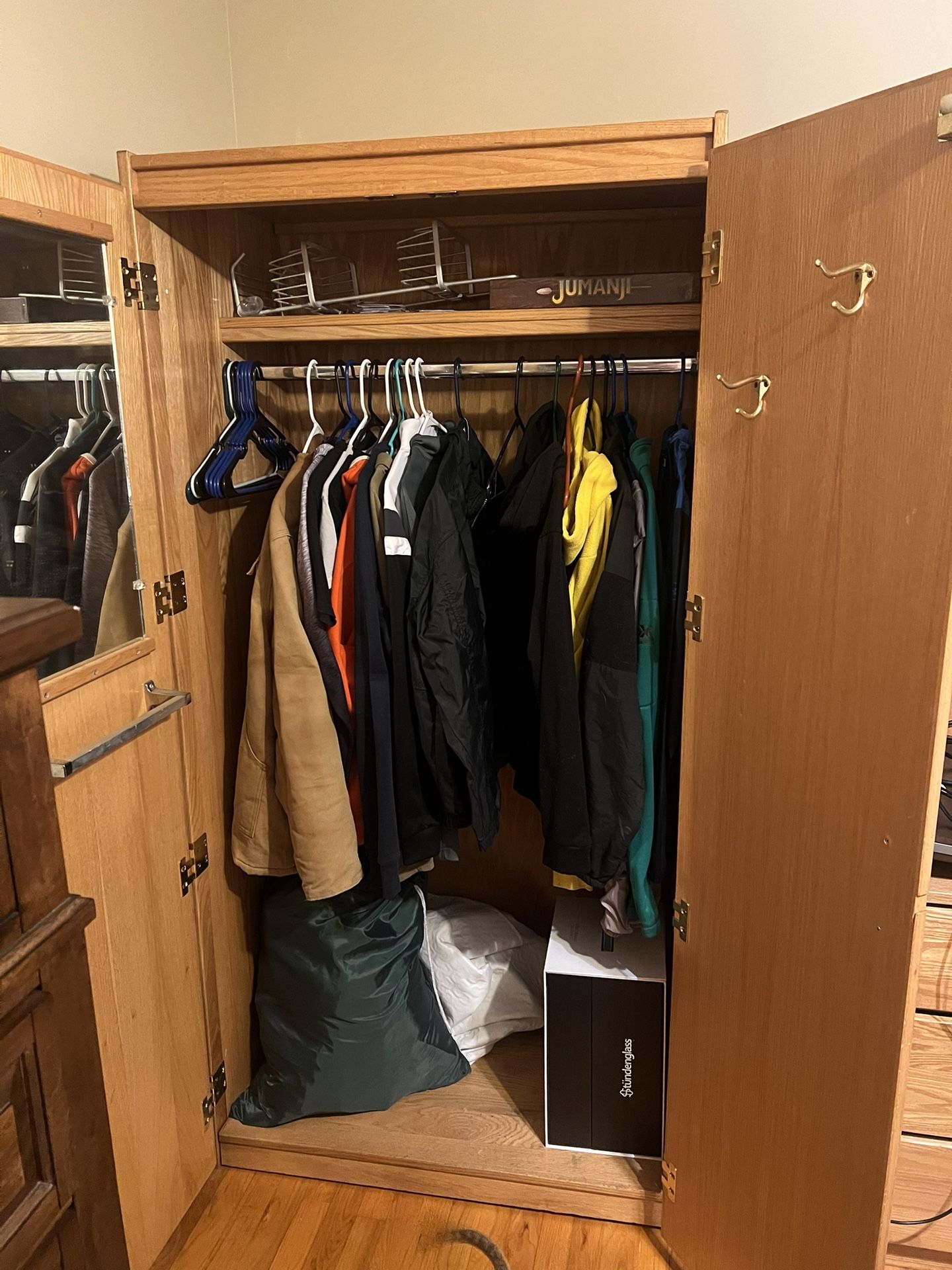 Wardrobe/ Closet 