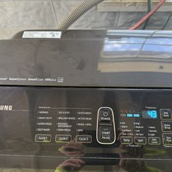 WASHER IN EXCELLENT RUNNING CONDITION . TOP OF THE LINE BLACK LAQUOR SAMSUNG GIGANIC WASHER. WILL WASHES KING SIZE COMFORTER MABY 2 OF THEM. HAS ALL T