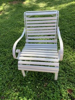 4 Vintage White Metal and Wood Slat Lawn Chair