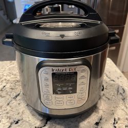 6 Qt 7-in-1 Multi Use Programmable Pressure Cooker Instant Pot 