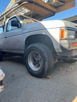 Nissan pick up D21 1988 4cilinders, 8 sparks, speed stick, 4x4,