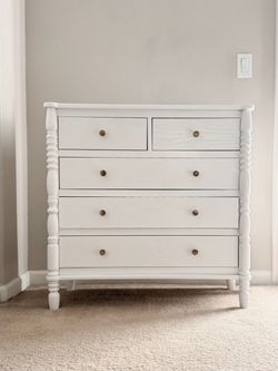 Náutica 32” five drawer spindle leg dresser