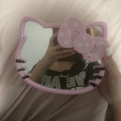 hello kitty makeup holder