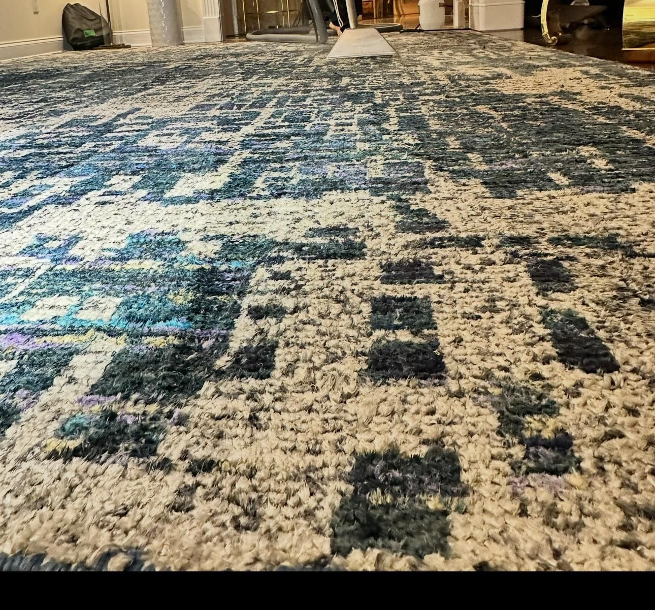Gorgeous Crate & Barrel Area Rug in Great Condition. 12’ x 15’ Smoke and pet free household.
