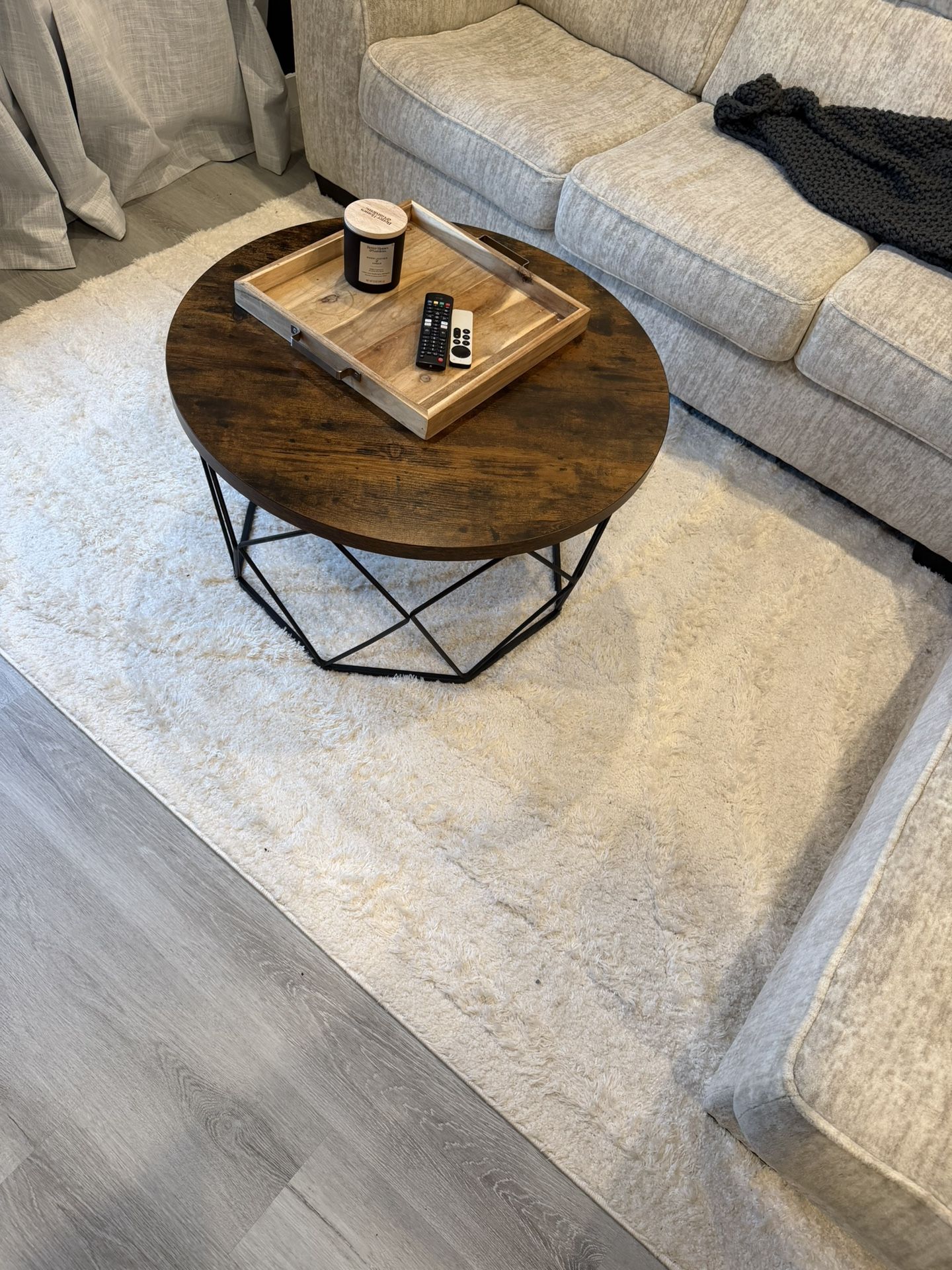 Rug And Coffee Table 