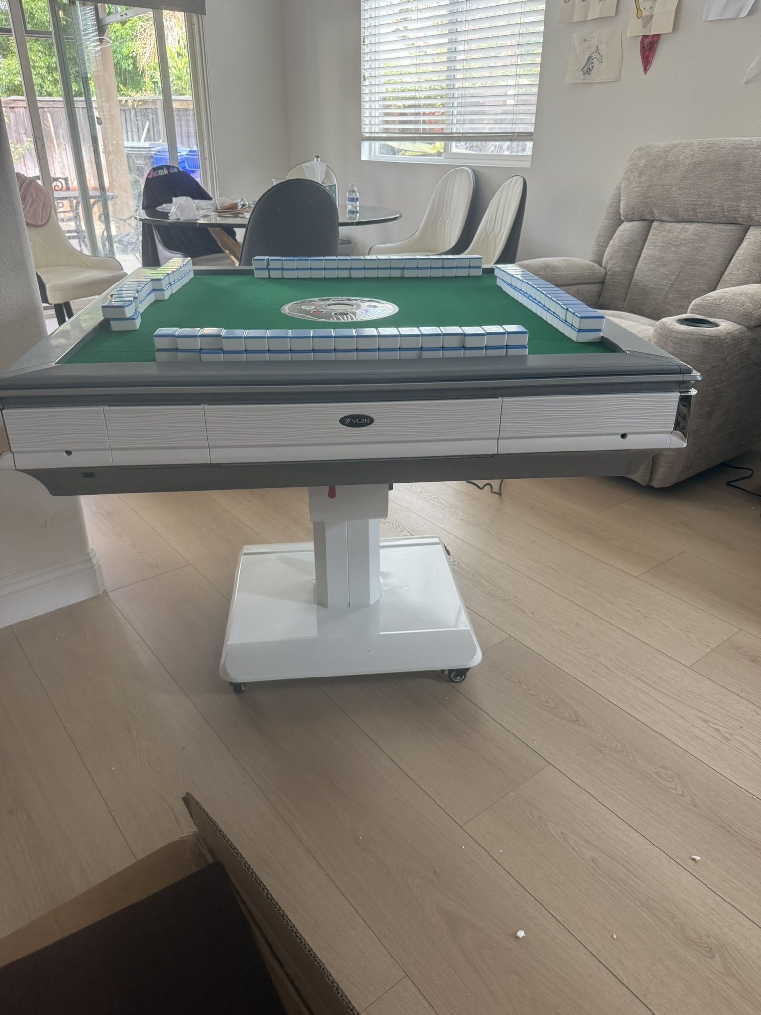 Automatic Mahjong Table