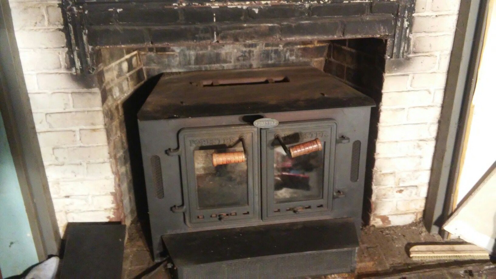 Forester wood stove insert with electric blower for Sale in Sanbornton