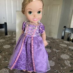 Disney Tangled Rapunzel Doll/ Muñeca De Disney rapunzel good Conditions/ Buenas Condiciones) (measurements 