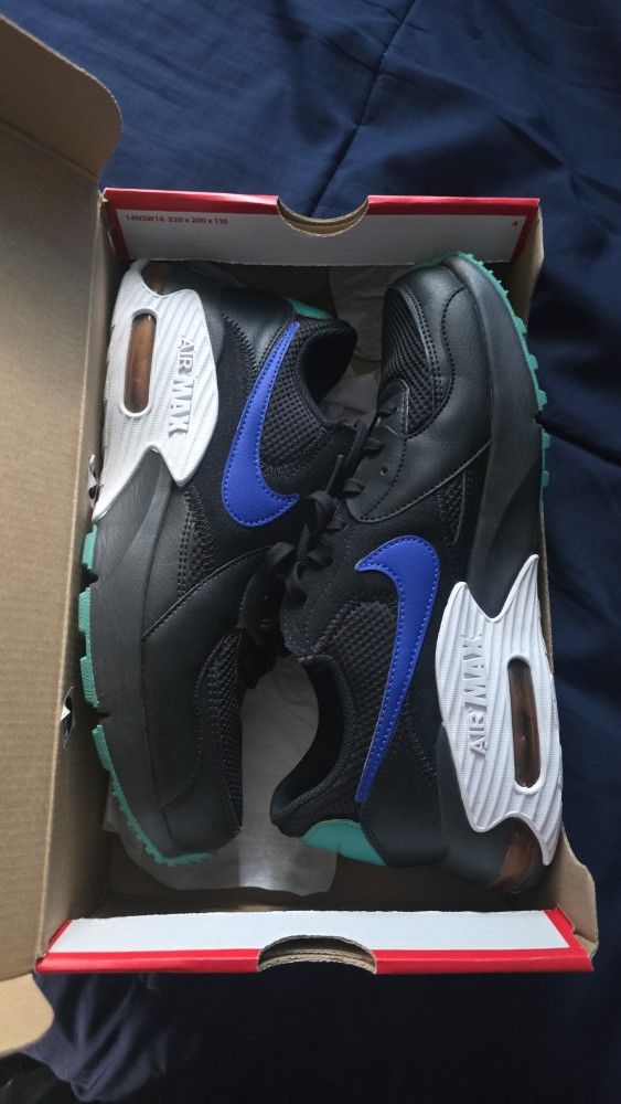 Nike Air Max Excee ( Size 9 )