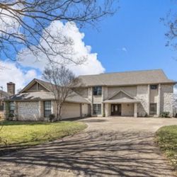 Beautiful 2 Story 5/3/2 Home with a POOL