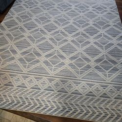 7x10 Rectangular Cream/Blue Carpet