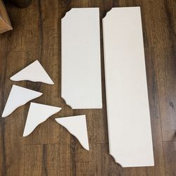 Set of 2 Matching White Wall Shelves with 4 Decorative Scalloped Brackets