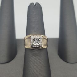 10kt Yellow Gold Diamond Ring