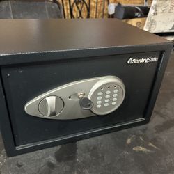Sentry  Safe ..50$
