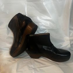 Dansko Woman Boot