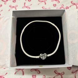 selling my Pandora Bracelet 