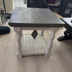 Side Table / End Table 