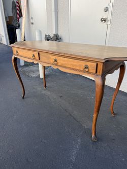 Vintage Wood Entry Table. Beautiful Wood Detailing, Needs Some TLC 