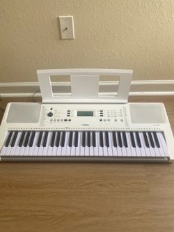 Yamaha EZ-300 61-Key Lighted Keyboard – Excellent Condition