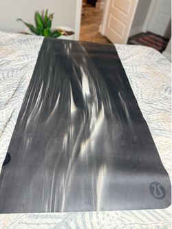 Lu Lu lemon yoga mat
