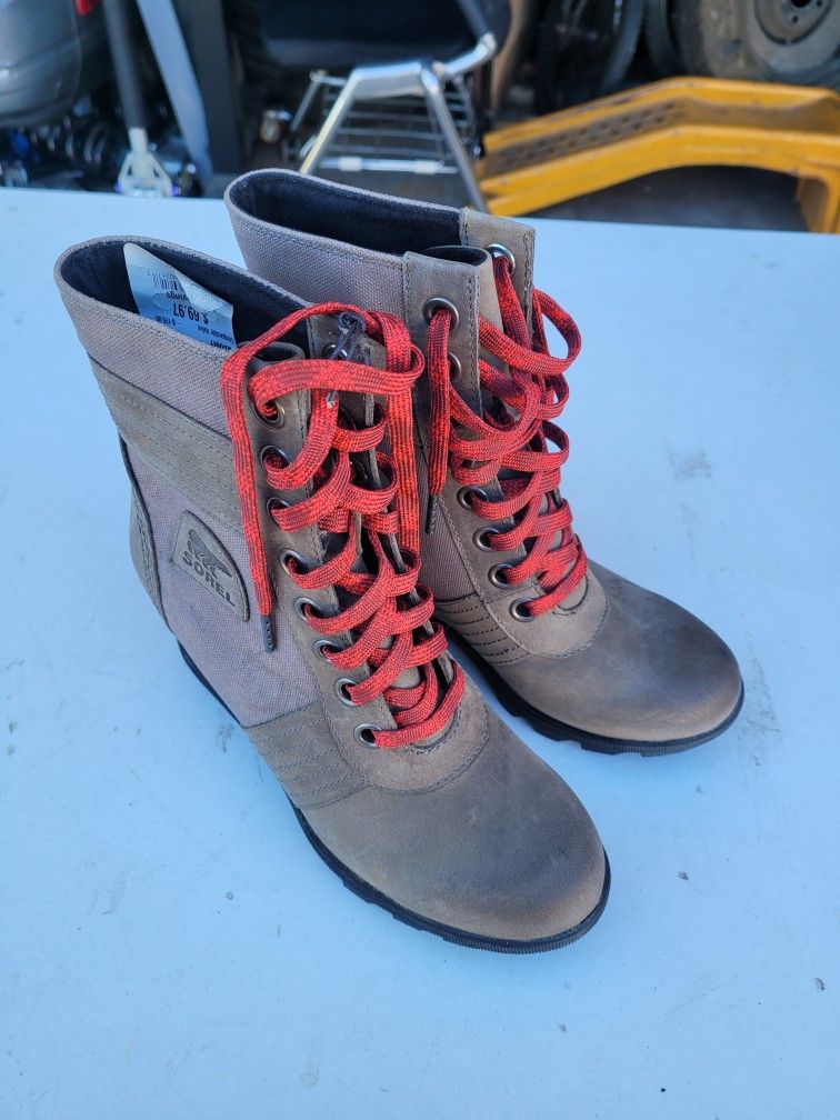 Sorel Waterproof Boots Women's Size 7.5
