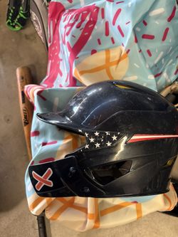 UNDER ARMOUR HELMET