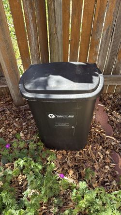 Trash can