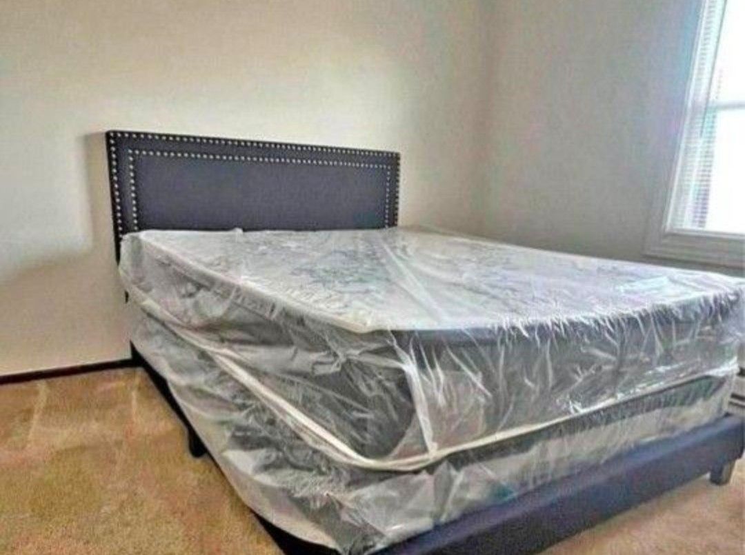 New Queen Size Mattress Regular with Box Spring Set...