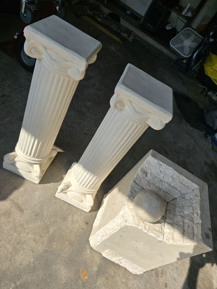 2 plaster columns
