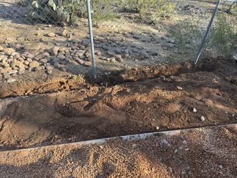 We build block retaining walls and fences. Call us for an estimate.