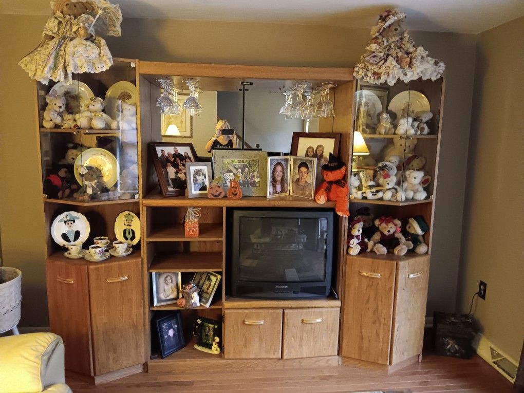 8 FOOT, 4 PIECE ENTERTAINMENT UNIT