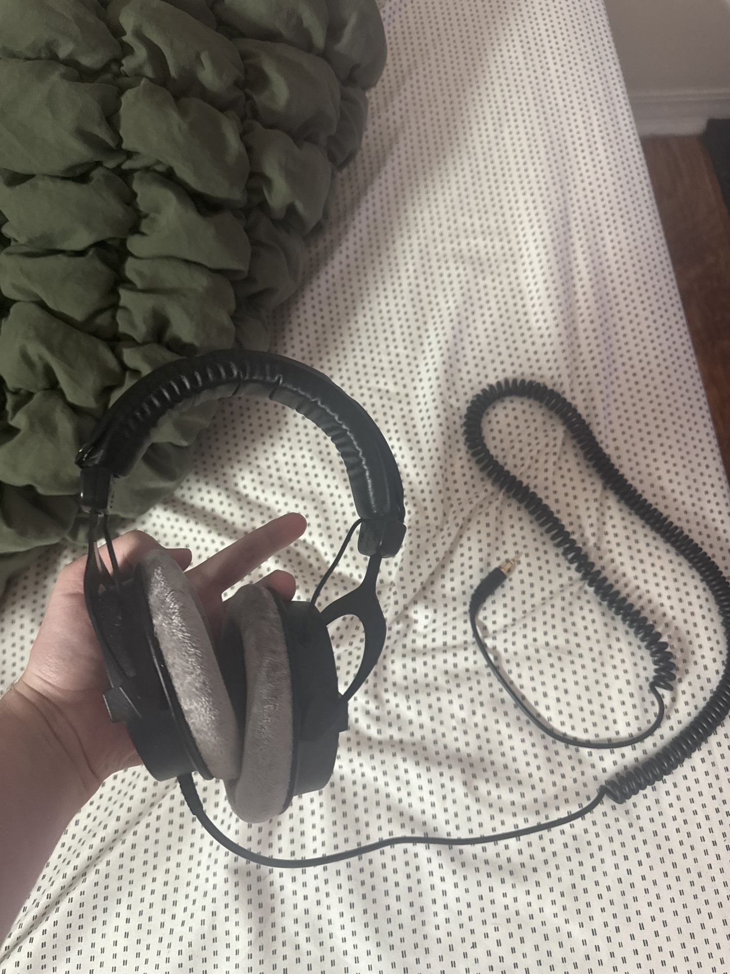 beyerdynamic dt 990 pro headphones - $100, great condition