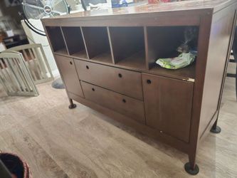 Entertainment center