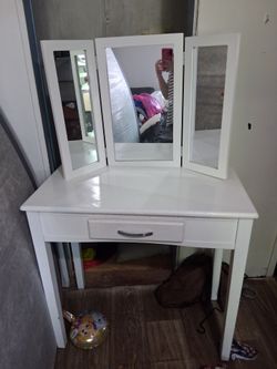 White tri fold mirror