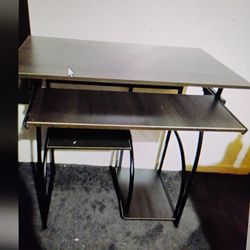 Simple Desk Assembled - See Notes 
