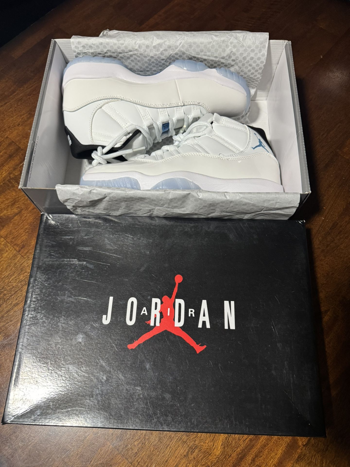 Jordan 11 "Legend Blue/Columbia"