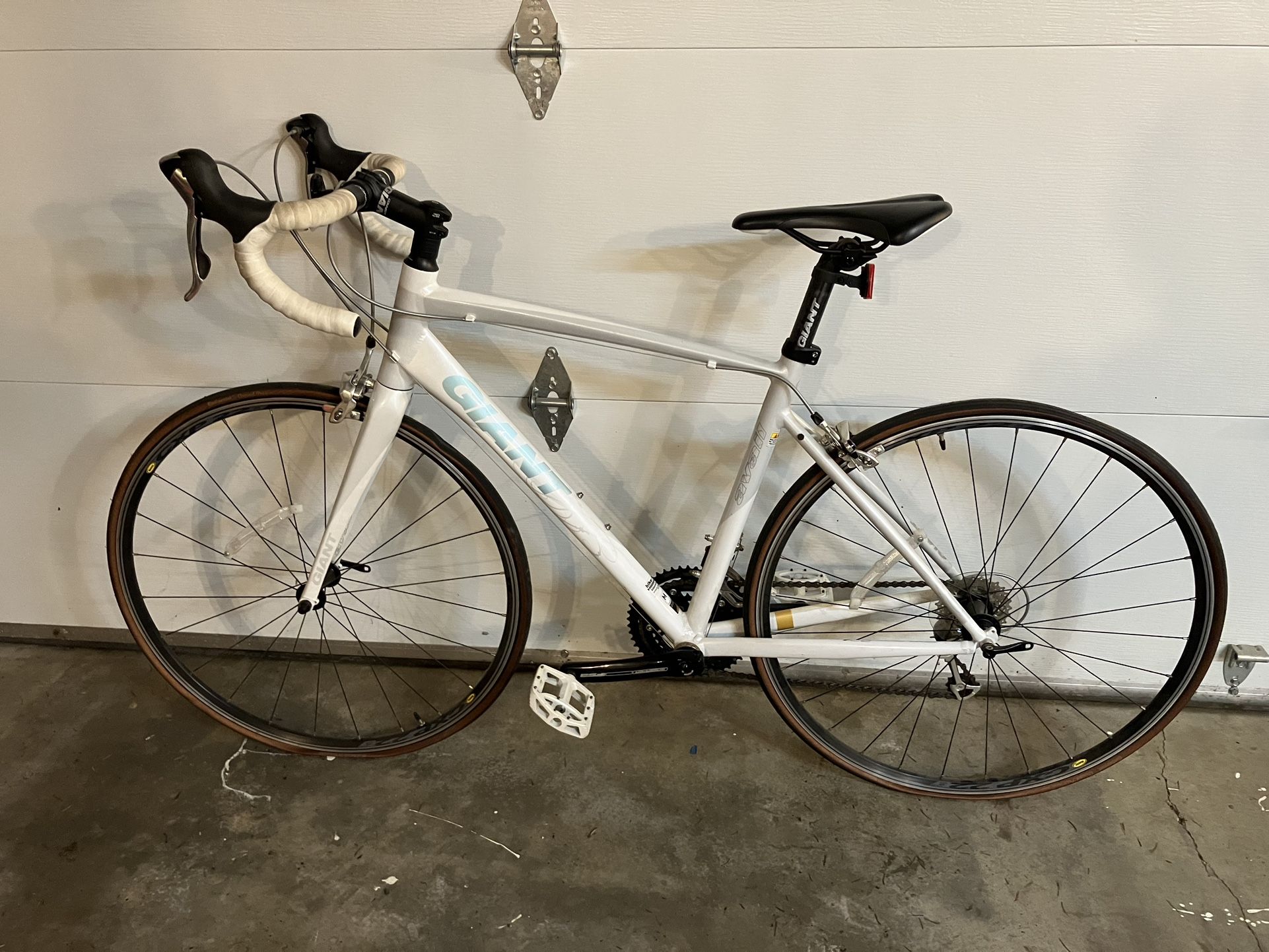 Woman’s Road Bike, Giant Avail Medium