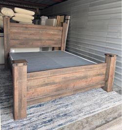 Ashley Furniture Trinell King Poster Bed