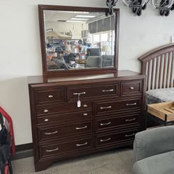 9 Drawer Dresser W/ Mirror 