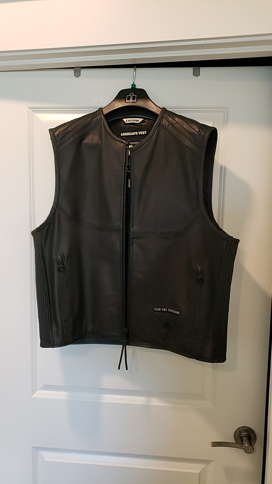 ICON MC Associate Club Vest