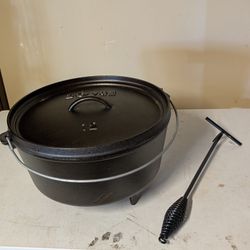 Lodge Dutch Oven 