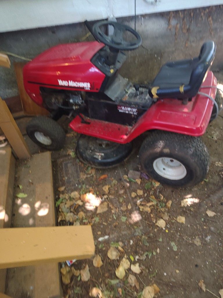 Yard Machine 13.5 HP.. Briggs & Stratton.